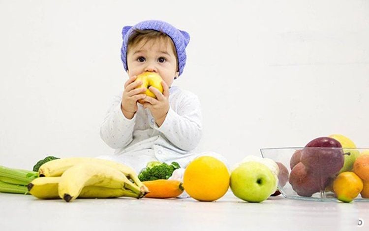 Bé 1 tuổi ăn được những gì? Thực đơn khoa học cho mẹ mới